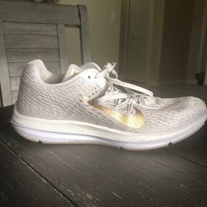 Nike Women's Zoom Winflo 5 Phantom/Gold